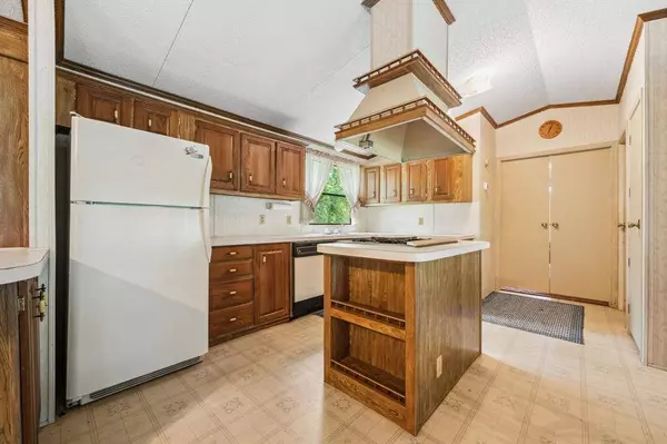 345 E Oak Shadows, Onalaska, TX 77360