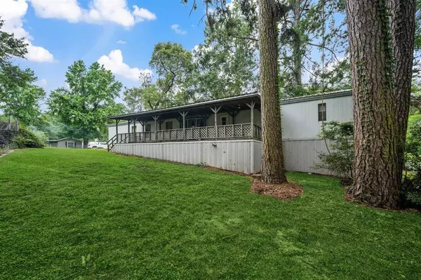 345 E Oak Shadows, Onalaska, TX 77360