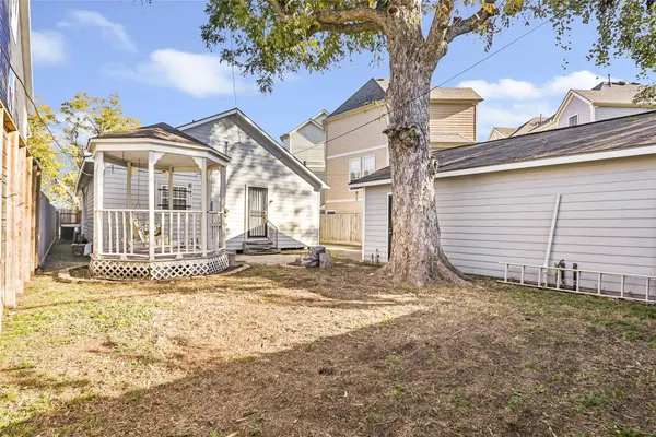 1120 E 26th ST, Houston, TX 77009