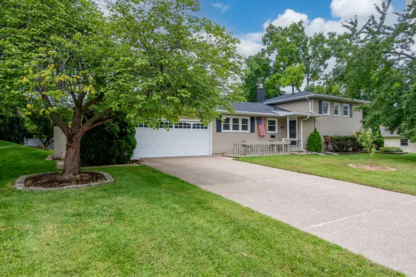 Olympia Dr, Bettendorf, IA 52722-3076