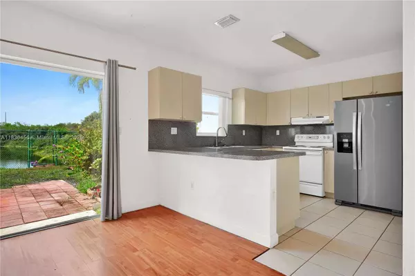 14815 SW 9th Ln, Miami, FL 33194