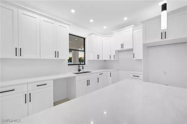 2424 NE 24 AVE, Cape Coral, FL 33909