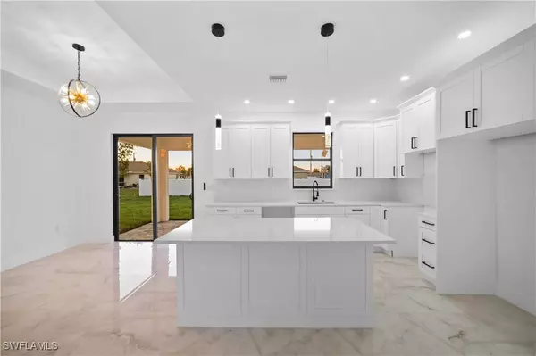 2424 NE 24 AVE, Cape Coral, FL 33909