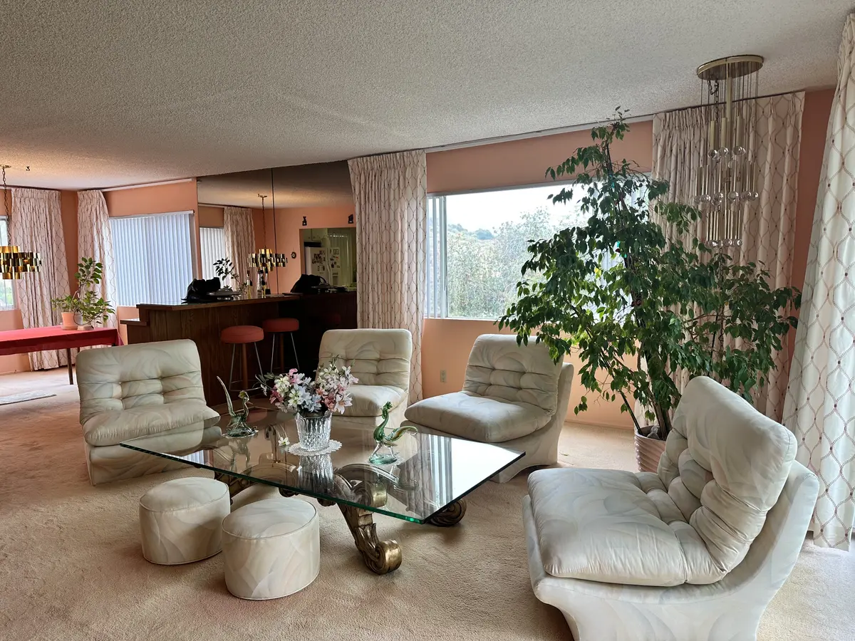 9350 Via Monique, Burbank, CA 91504-1308