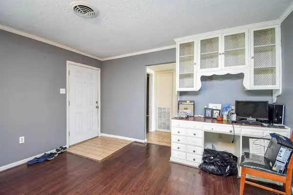 1905 Tennessee ST, Baytown, TX 77520