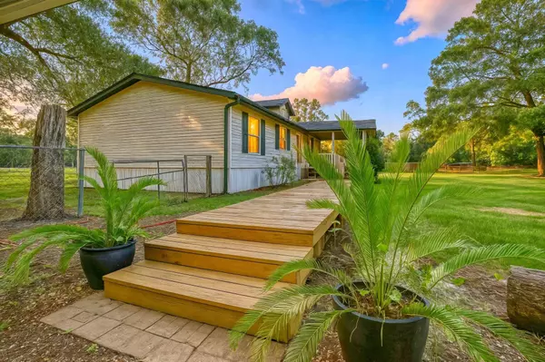 5442 Woodland DR, Orange, TX 77632