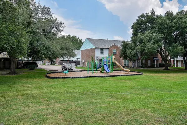 4251 Young ST, Pasadena, TX 77504