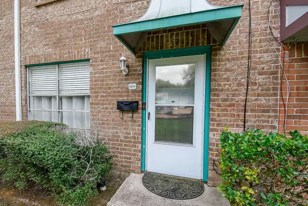 4251 Young ST, Pasadena, TX 77504