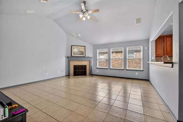 1805 Foxglove DR, La Porte, TX 77571