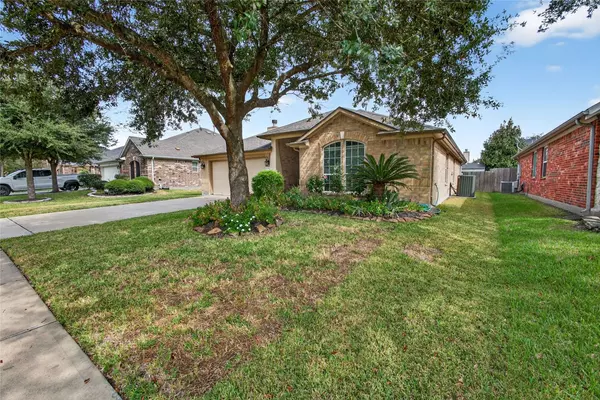 1805 Foxglove DR, La Porte, TX 77571