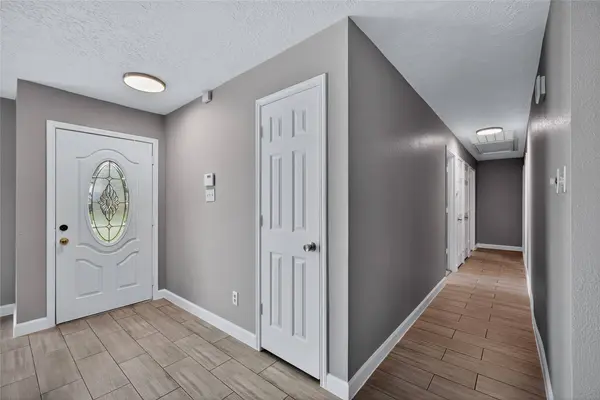 1910 Coupland DR, La Porte, TX 77571