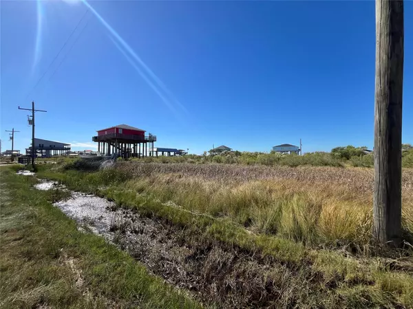 0 Mabry ST, Gilchrist, TX 77617