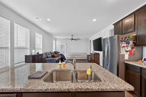 186 Lucky Manor LN, La Porte, TX 77571