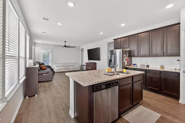 186 Lucky Manor LN, La Porte, TX 77571