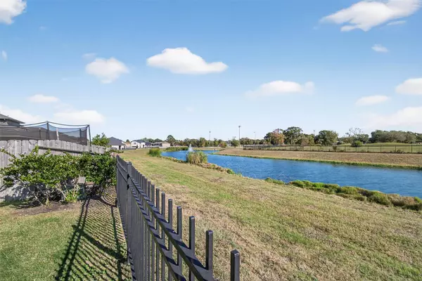 186 Lucky Manor LN, La Porte, TX 77571