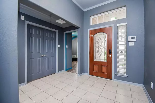 1805 Foxglove DR, La Porte, TX 77571