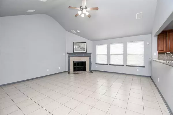 1805 Foxglove DR, La Porte, TX 77571