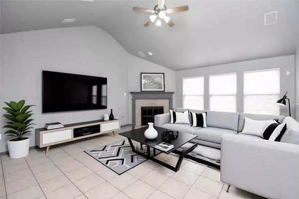 1805 Foxglove DR, La Porte, TX 77571