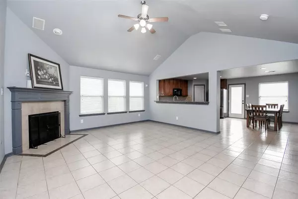 1805 Foxglove DR, La Porte, TX 77571