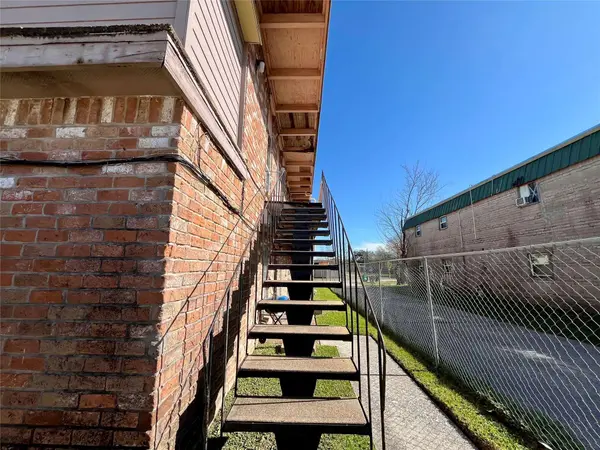 1042 W Village CT #C, Pasadena, TX 77506