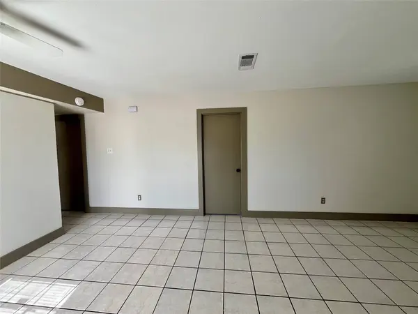 1042 W Village CT #C, Pasadena, TX 77506