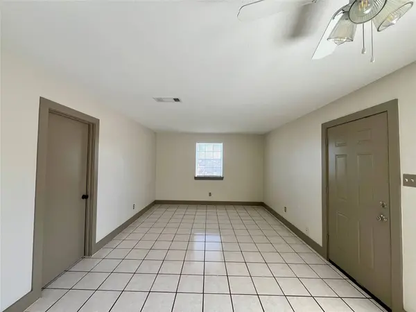 1042 W Village CT #C, Pasadena, TX 77506