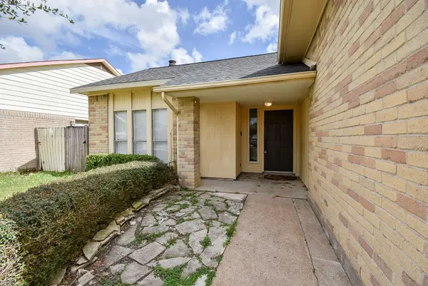 9426 Kingsvalley ST, Houston, TX 77075