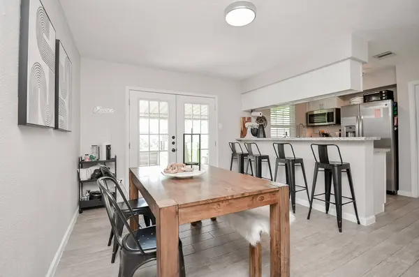 201 Inwood LN, Highlands, TX 77562