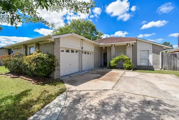 9527 Kingsvalley ST, Houston, TX 77075