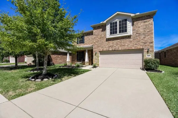8207 Running Brook LN, Richmond, TX 77469