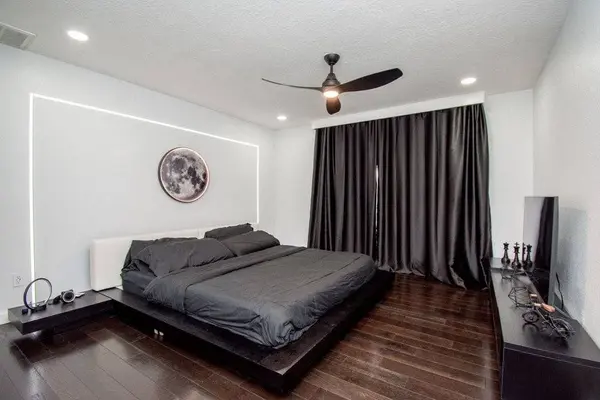 10551 Kirkgreen DR, Houston, TX 77089