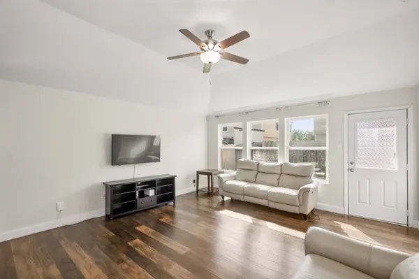 12510 Greencanyon DR, Houston, TX 77044