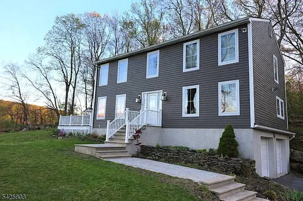 8 Danielle Dr, Liberty Twp., NJ 07838