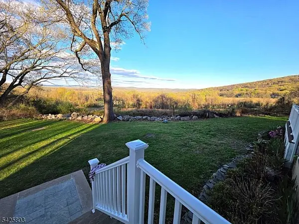8 Danielle Dr, Liberty Twp., NJ 07838