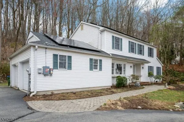 18 Cardinal Dr, Allamuchy Twp., NJ 07840