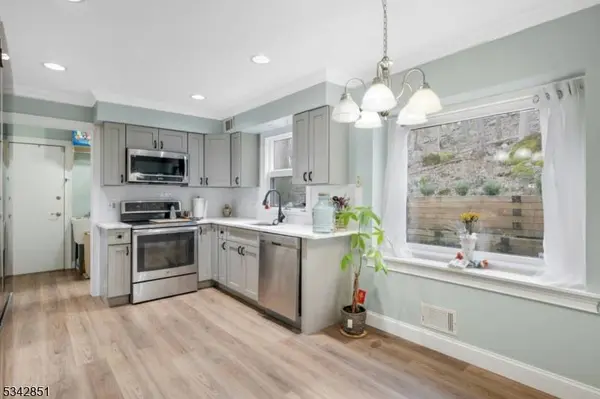 18 Cardinal Dr, Allamuchy Twp., NJ 07840