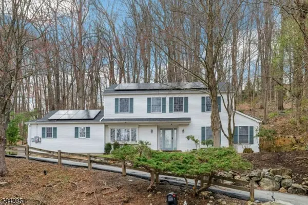 18 Cardinal Dr, Allamuchy Twp., NJ 07840