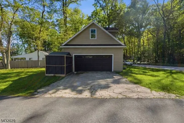 931 Plymouth Lake Dr, Stillwater Twp., NJ 07860