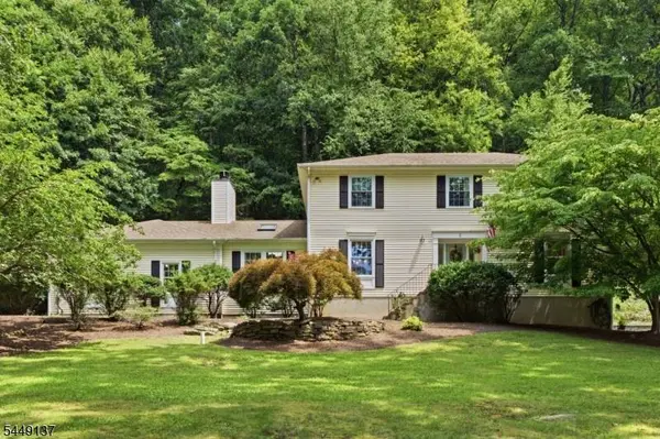 2 Powhatatan Way, Mount Olive Twp., NJ 07840