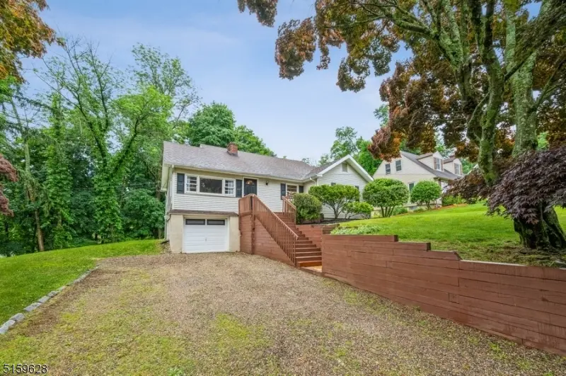 2 Elder Dr, Morristown, NJ 07960-2805