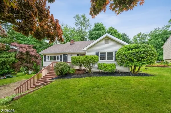 2 Elder Dr, Morristown, NJ 07960-2805