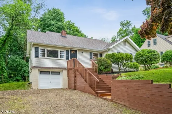 2 Elder Dr, Morristown, NJ 07960-2805