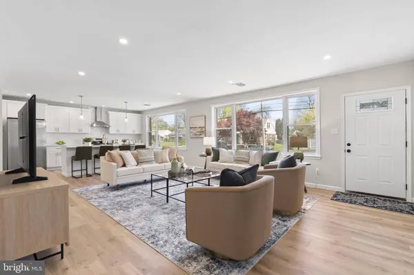 405 BRIGHTON TER, Holmes, PA 19043