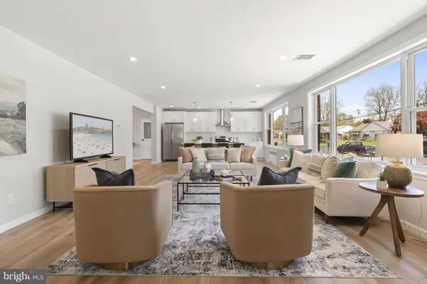 405 BRIGHTON TER, Holmes, PA 19043