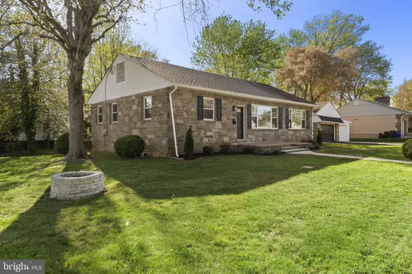 405 BRIGHTON TER, Holmes, PA 19043