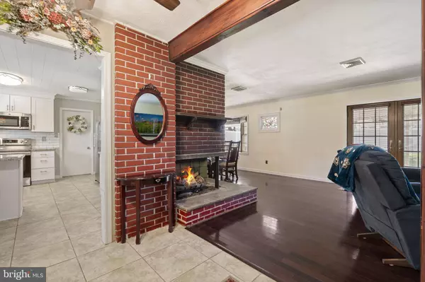 75 FLAMEHILL RD, Levittown, PA 19056