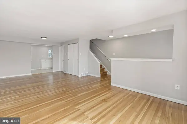 6825 LINDBERGH BLVD, Philadelphia, PA 19142