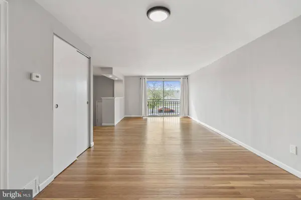 6825 LINDBERGH BLVD, Philadelphia, PA 19142