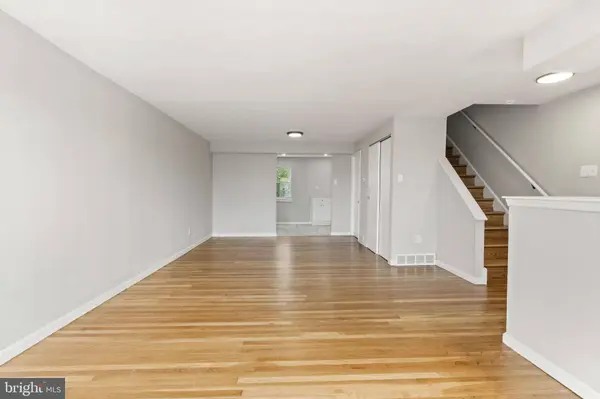 6825 LINDBERGH BLVD, Philadelphia, PA 19142