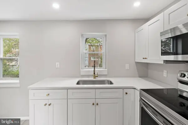 6825 LINDBERGH BLVD, Philadelphia, PA 19142